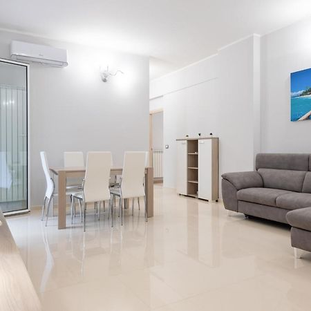 Апартаменти Modern Flat 250 Mt From The Sea - Альбіссола-Марина Екстер'єр фото